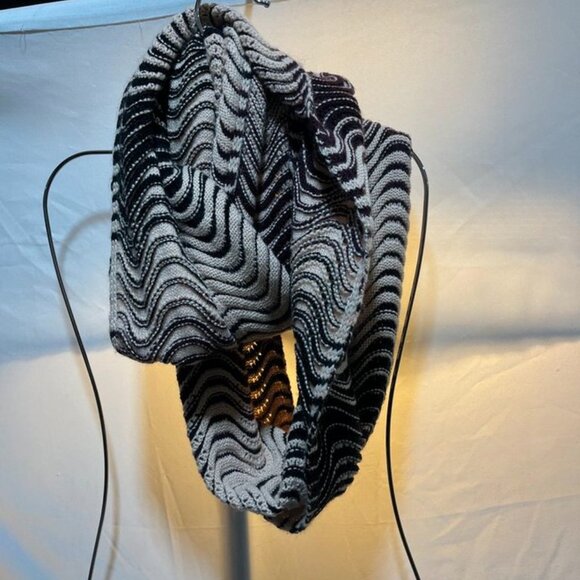 Calvin Klein Wave Knit Infinity Scarf Black Cream Textured Loop Cozy Winter - Picture 9 of 9